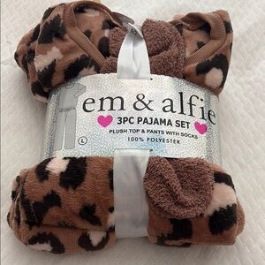 Em & Alfie Leopard Print Pajama Set - Size L